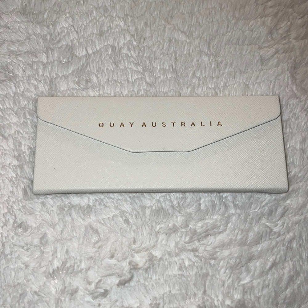 Embossed Tri Fold Case